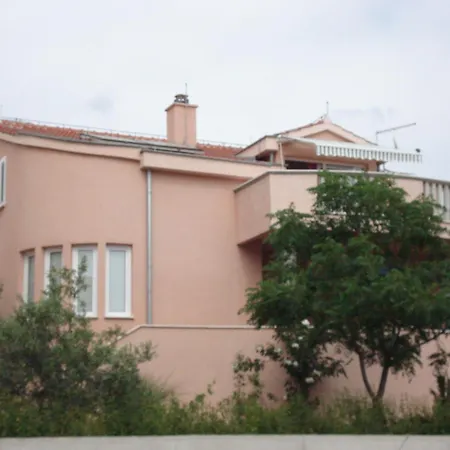 Διαμέρισμα Eja *