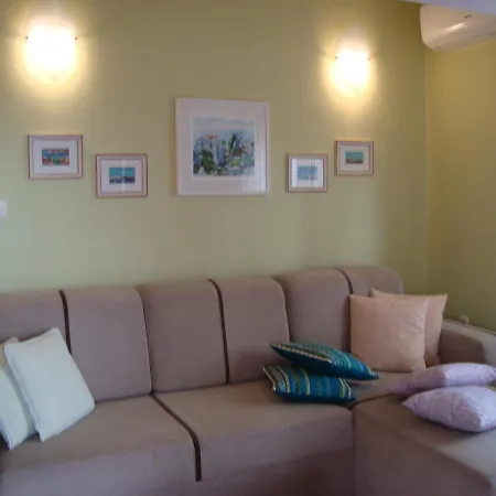 Eja Апартаменти *