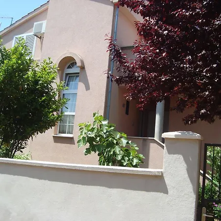 Апартаменти Eja *