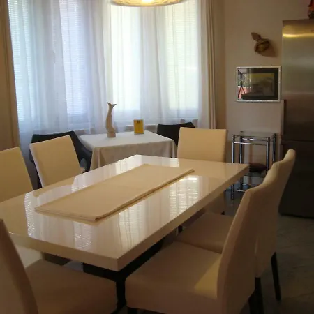 Апартаменти Eja